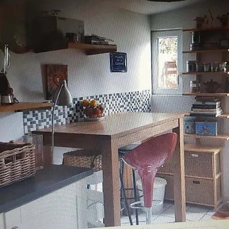 Maison Aux Volets Jaunes 펜션 *