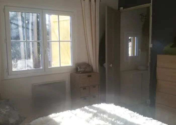 Maison Aux Volets Jaunes * Les Angles (Gard)