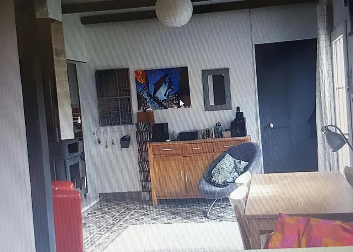 Maison Aux Volets Jaunes * Les Angles (Gard)