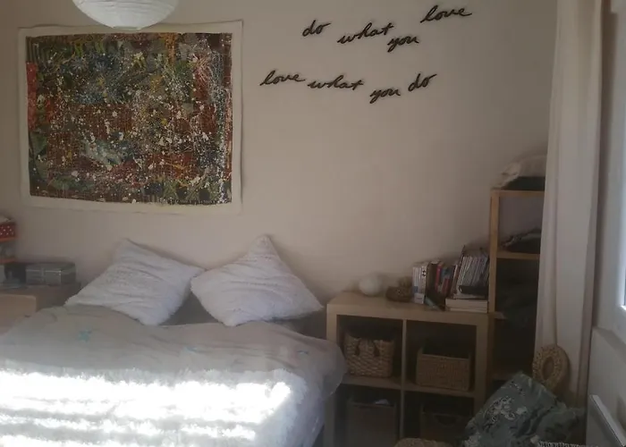 Maison Aux Volets Jaunes